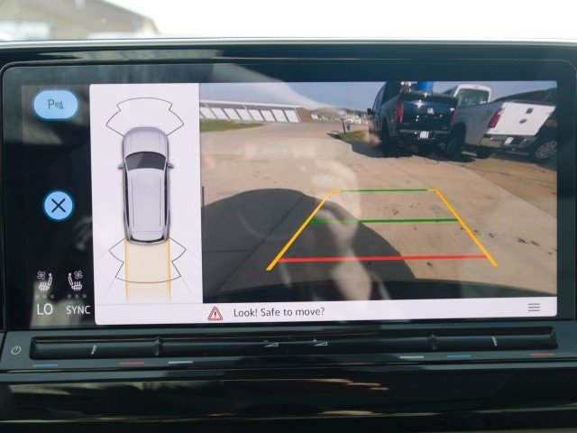 Used 2024 Volkswagen Atlas SE w/ Panoramic Sunroof Package FWD image 22
