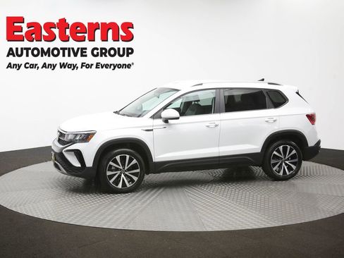 Used 2022 Volkswagen Taos SE image 57