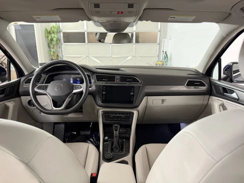 Used 2023 Volkswagen Tiguan SE w/ Panoramic Sunroof Package AWD/4WD image 28