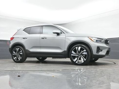 Used 2024 Volvo XC40 B5 Plus w/ Climate Package AWD/4WD image 37