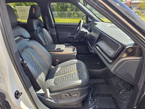 Used 2022 Rivian R1T Adventure AWD/4WD image 11