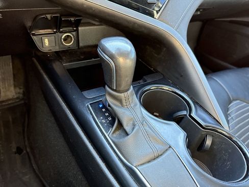 Used 2020 Toyota Camry SE image 19