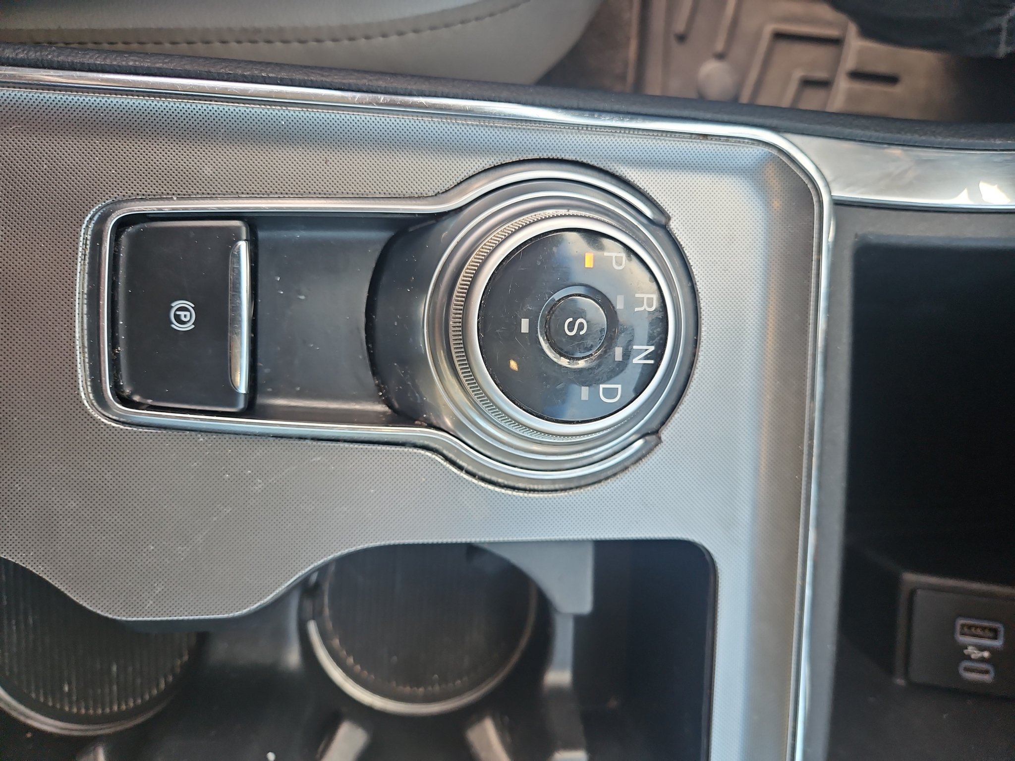Used 2022 Ford Edge Titanium AWD/4WD image 16