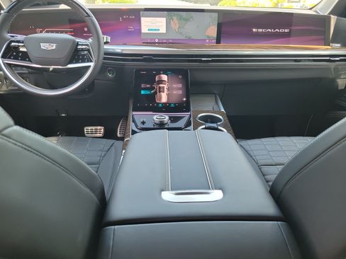 Certified 2025 Cadillac Escalade Sport Platinum AWD/4WD image 14