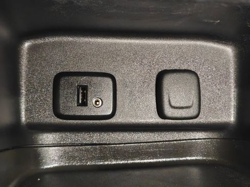 Used 2018 Chevrolet Equinox LT FWD image 39
