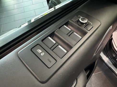 Used 2018 Land Rover Discovery HSE Luxury AWD/4WD image 30