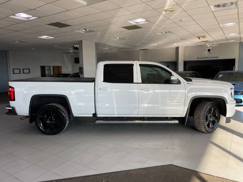 Used 2017 GMC Sierra 1500 SLE image 9