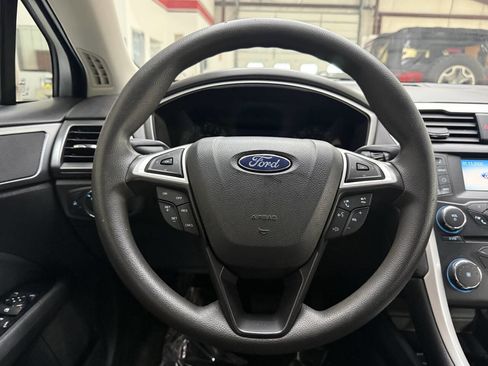Used 2013 Ford Fusion SE FWD image 22