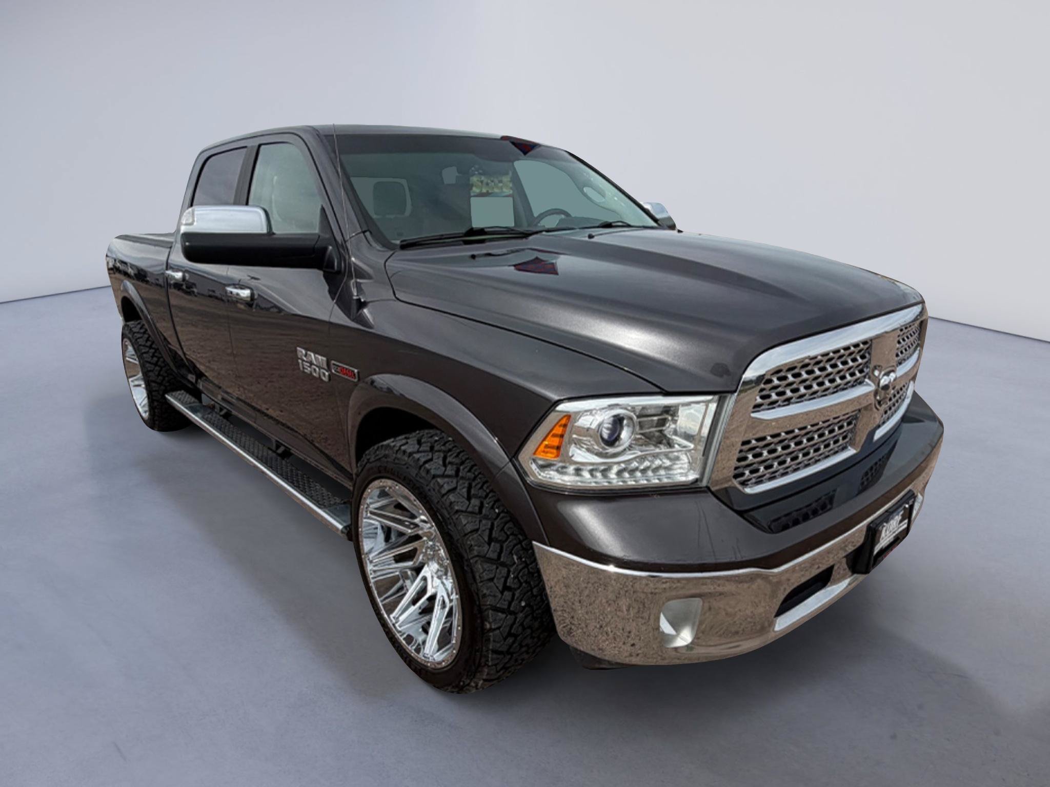 Used 2016 RAM 1500 Laramie w/ Convenience Group AWD/4WD image 3