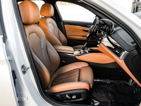 Used 2018 BMW 540i xDrive image 34