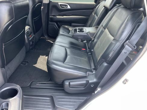 Used 2018 Nissan Pathfinder Platinum FWD image 13