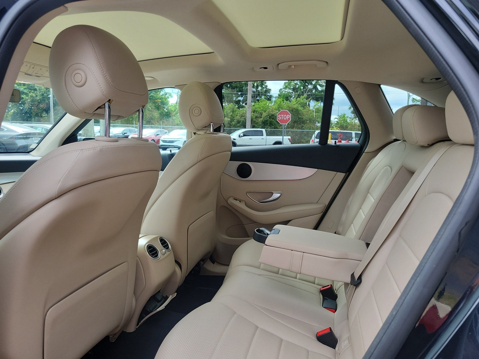 Used 2022 Mercedes-Benz GLC 300 4MATIC w/ Premium Package Lite image 13
