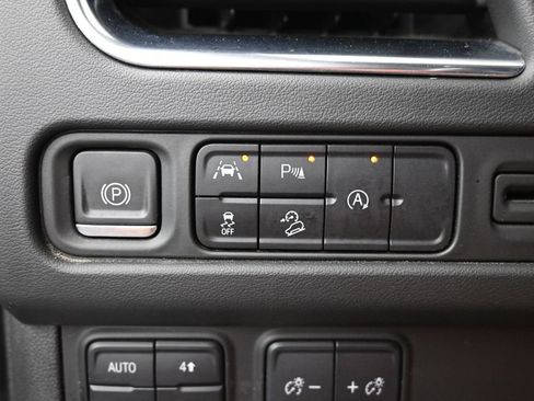 Used 2023 Chevrolet Suburban Premier AWD/4WD image 19