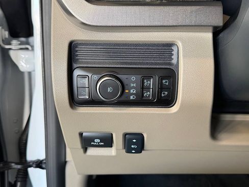 Used 2025 Ford F350 Platinum w/ Platinum Plus Package AWD/4WD image 27