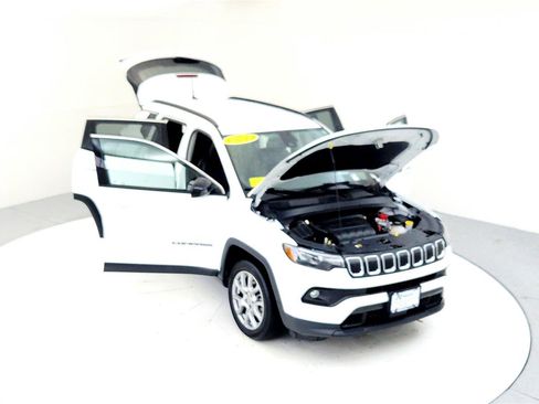 Used 2022 Jeep Compass Latitude image 21