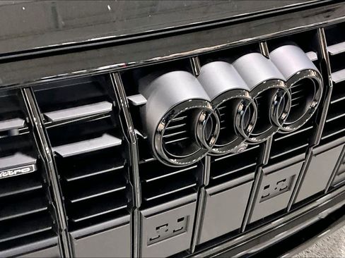 Used 2025 Audi Q3 2.0T Premium Plus w/ Premium Plus Package image 32