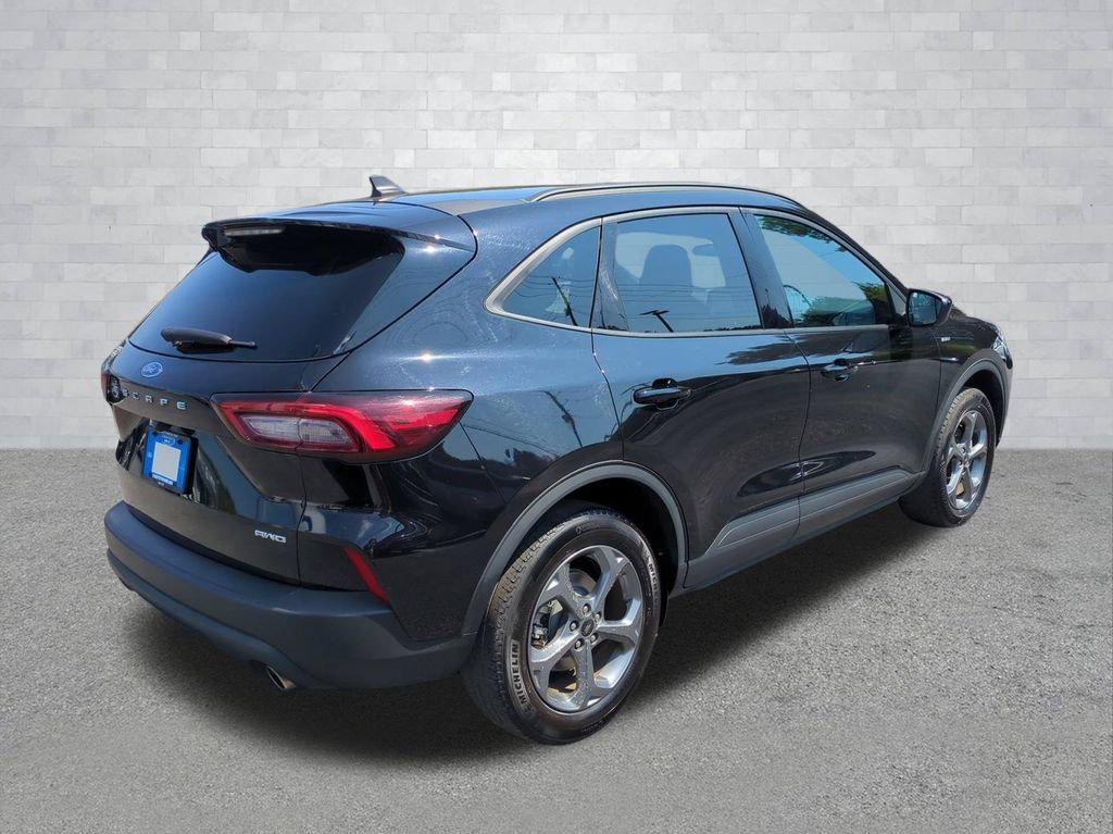 Certified 2025 Ford Escape ST-Line Select AWD/4WD image 5