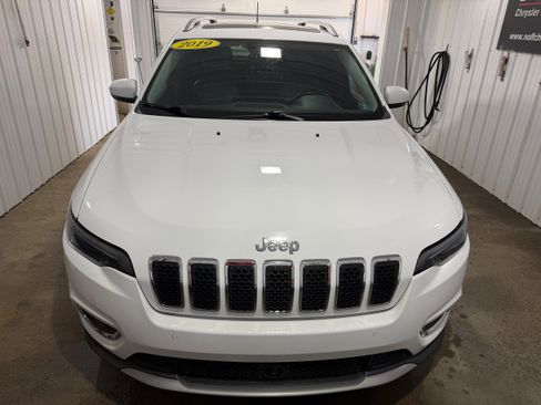 Used 2019 Jeep Cherokee Limited w/ Technology Group AWD/4WD image 3