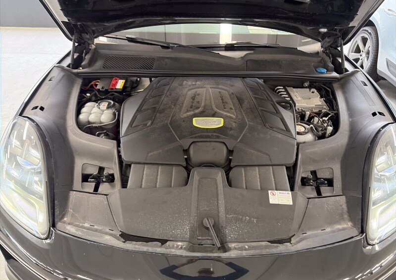 Certified 2020 Porsche Cayenne Turbo S AWD/4WD image 10