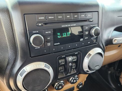 Used 2013 Jeep Wrangler Unlimited Sahara AWD/4WD image 16