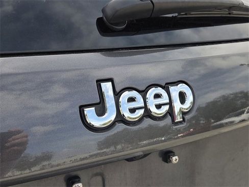 Certified 2018 Jeep Grand Cherokee Limited image 11