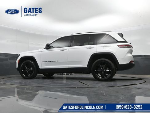 Used 2023 Jeep Grand Cherokee Limited w/ Black Appearance Package AWD/4WD image 44