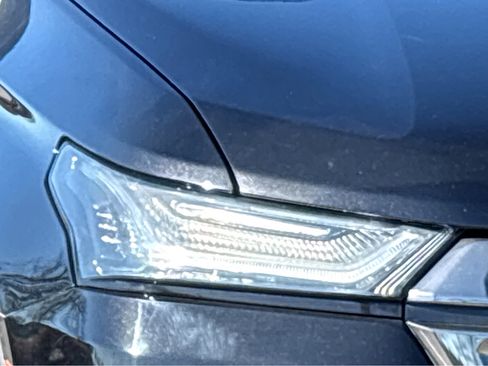 Used 2023 Chevrolet Traverse RS image 15