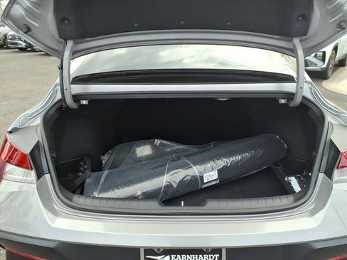 Certified 2025 Hyundai Elantra Limited image 16
