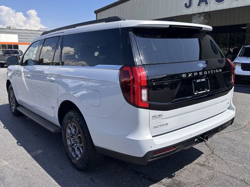 Used 2025 Ford Expedition Max Active AWD/4WD image 9