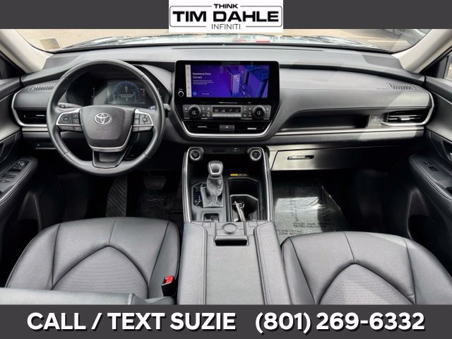 Used 2025 Toyota Grand Highlander AWD image 2