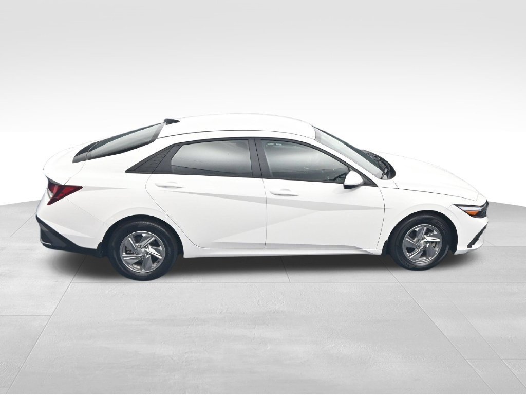 Used 2024 Hyundai Elantra SE FWD image 38