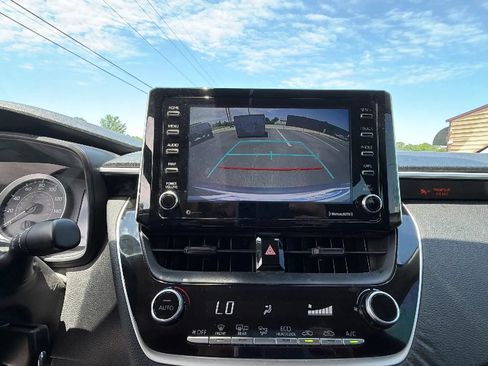 Used 2021 Toyota Corolla LE FWD image 19