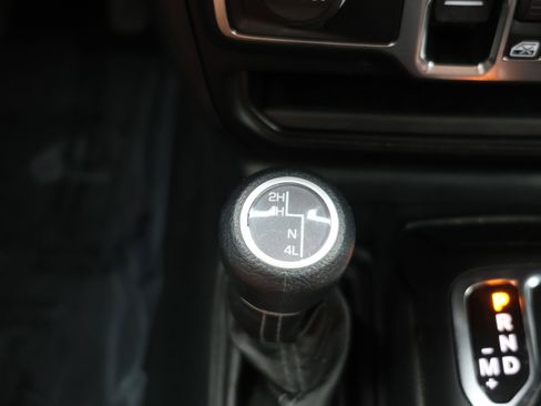 Used 2024 Jeep Wrangler Sahara image 23