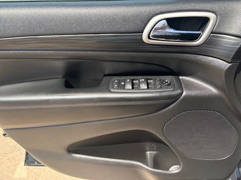 Used 2020 Jeep Grand Cherokee Altitude AWD/4WD image 13