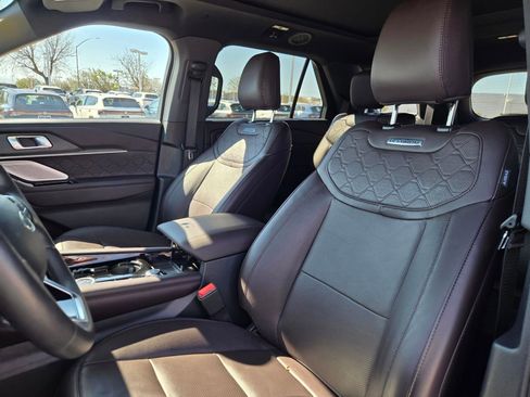 Used 2025 Ford Explorer Platinum w/ LUX Leather Package image 15