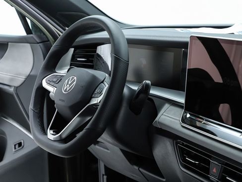 New 2026 Volkswagen Tiguan SE R-Line AWD/4WD image 74