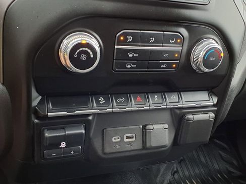 Used 2021 GMC Sierra 1500 4x4 Crew Cab w/ Sierra Value Package image 21