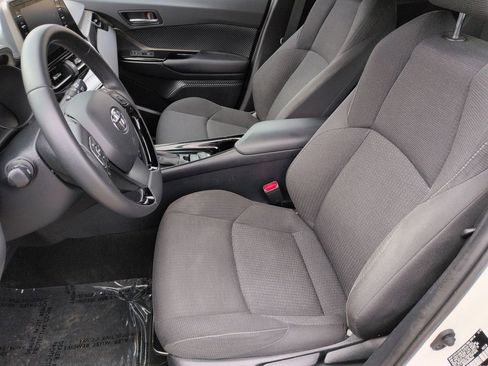 Used 2019 Toyota C-HR XLE image 12