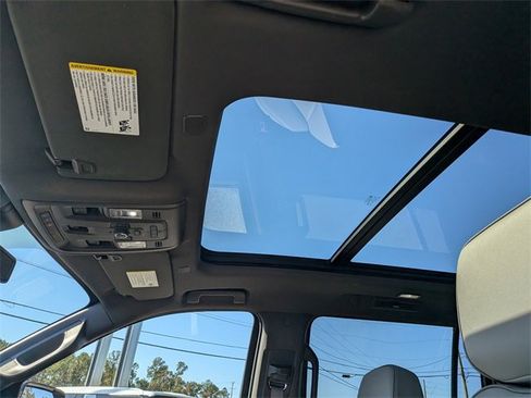 Used 2022 GMC Yukon XL SLT w/ SLT Luxury Package image 24