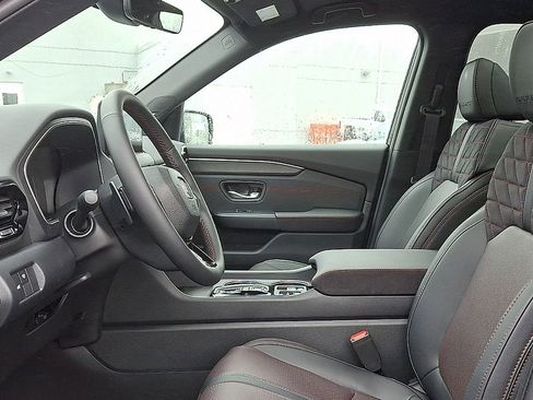 New 2026 Honda Pilot Black Edition image 9