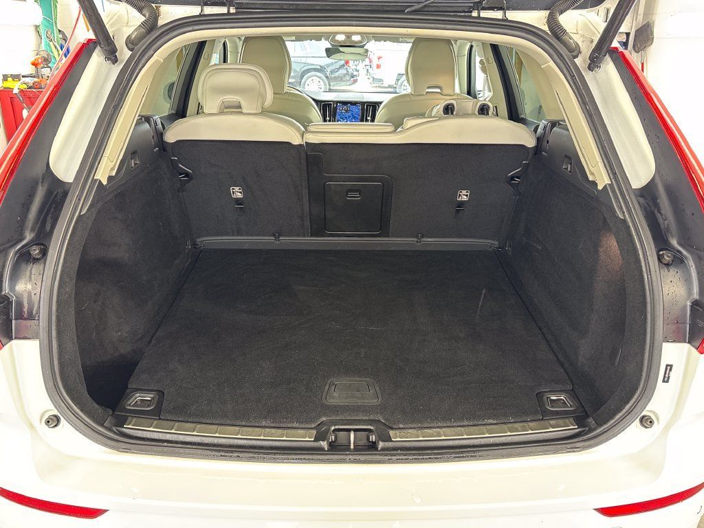 Used 2024 Volvo XC60 T8 Core AWD/4WD image 28