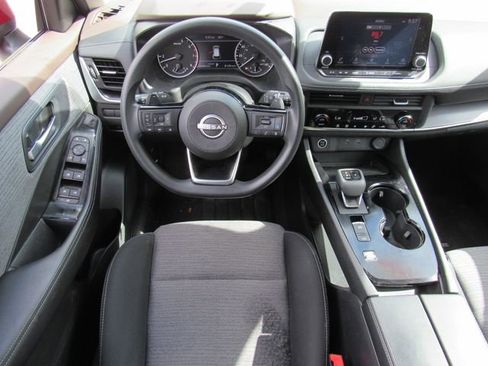 Certified 2023 Nissan Rogue SV image 17
