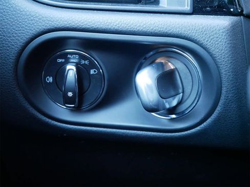 Used 2023 Porsche Macan Turbo image 15