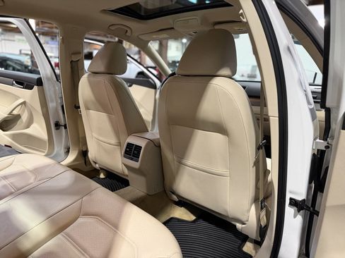 Used 2014 Volkswagen Passat TDI SE image 23