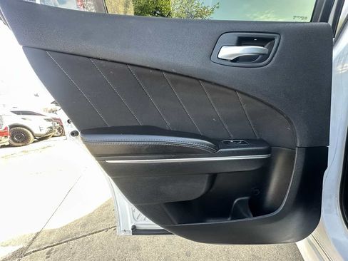 Used 2018 Dodge Charger R/T Scat Pack RWD image 40