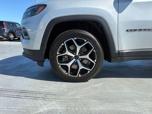 Used 2025 Jeep Compass Limited AWD/4WD image 31