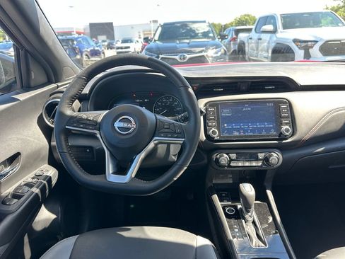 Used 2024 Nissan Kicks SR w/ SR Premium Package FWD image 12