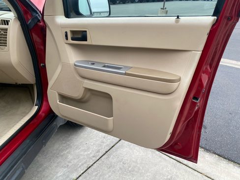 Used 2008 Ford Escape XLT image 36