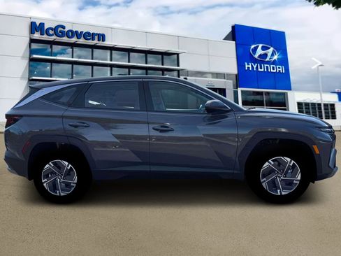 New 2026 Hyundai Tucson Blue SE image 9