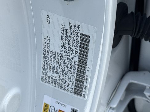 Certified 2025 Honda Accord LX image 40
